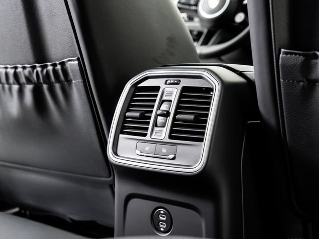 Certified 2026 Porsche Macan AWD/4WD image 26