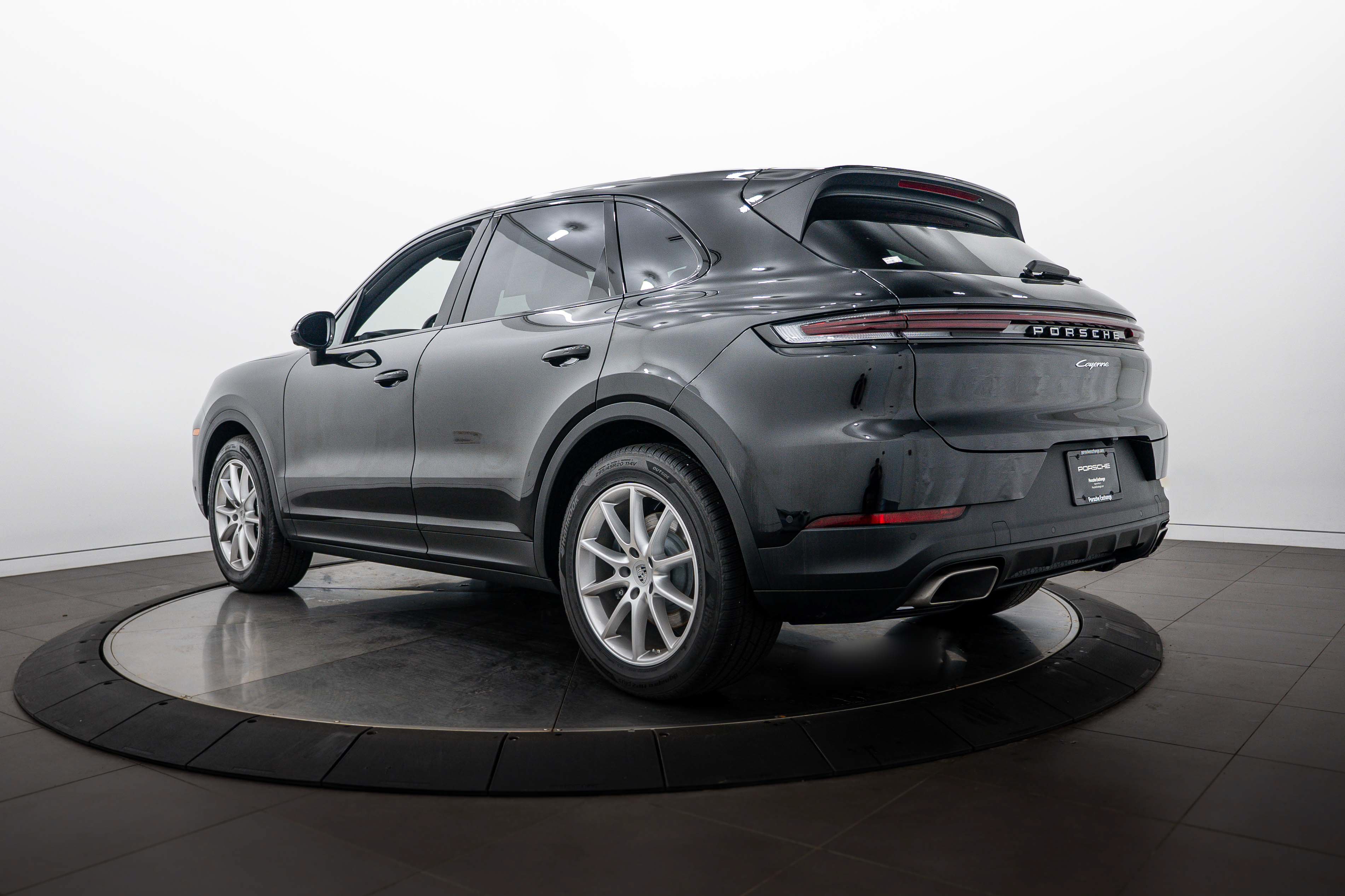 Certified 2026 Porsche Cayenne AWD/4WD image 3
