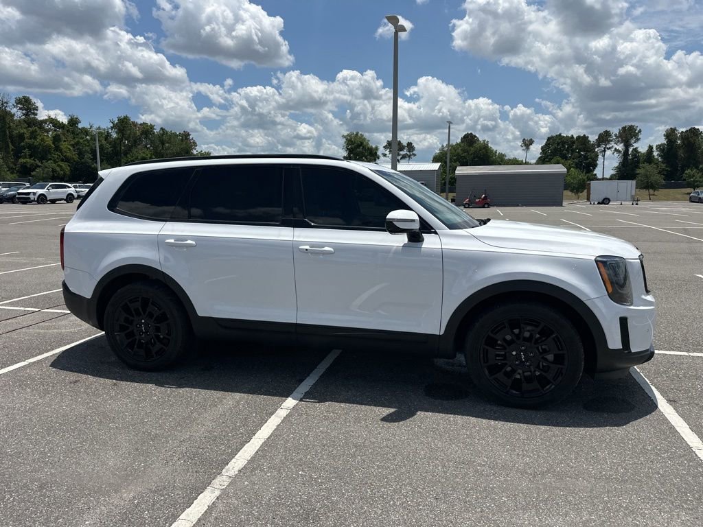 Used 2022 Kia Telluride SX w/ SX Prestige Package AWD/4WD image 3