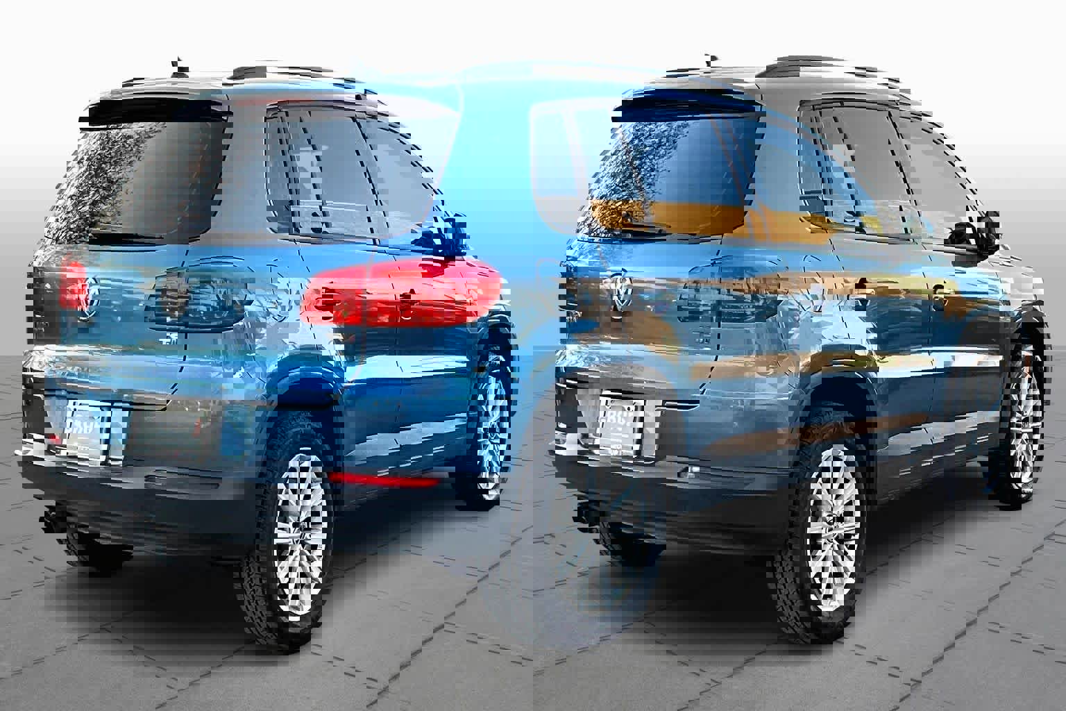 Used 2017 Volkswagen Tiguan Limited image 12