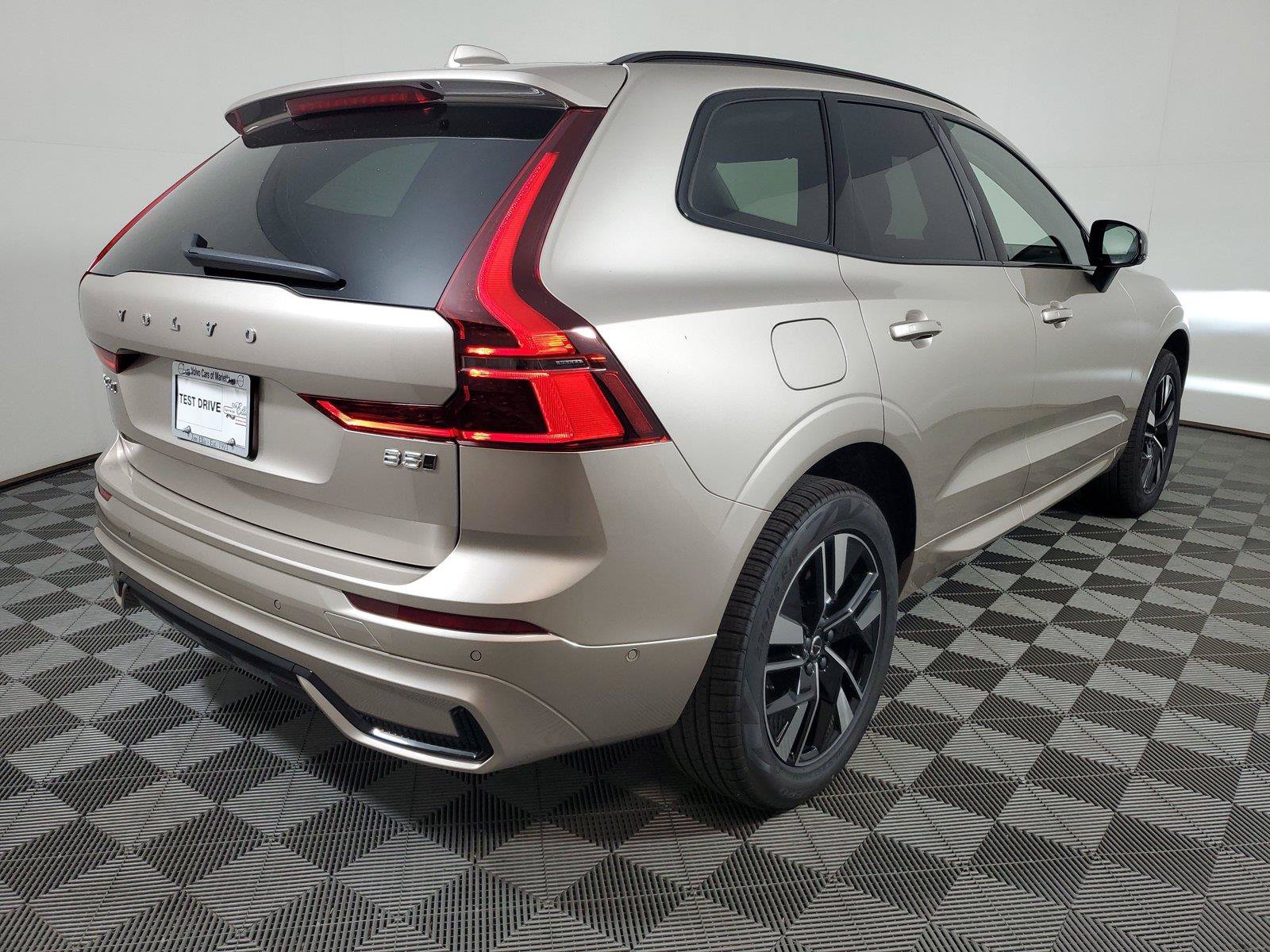 New 2026 Volvo XC60 B5 Plus w/ Climate Package AWD/4WD image 6