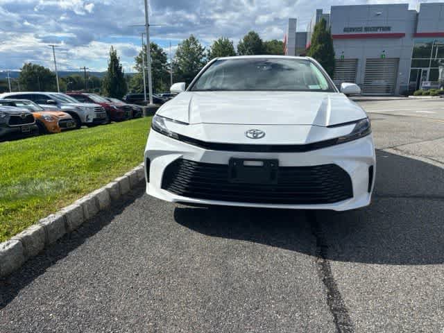 Used 2025 Toyota Camry LE AWD/4WD image 2
