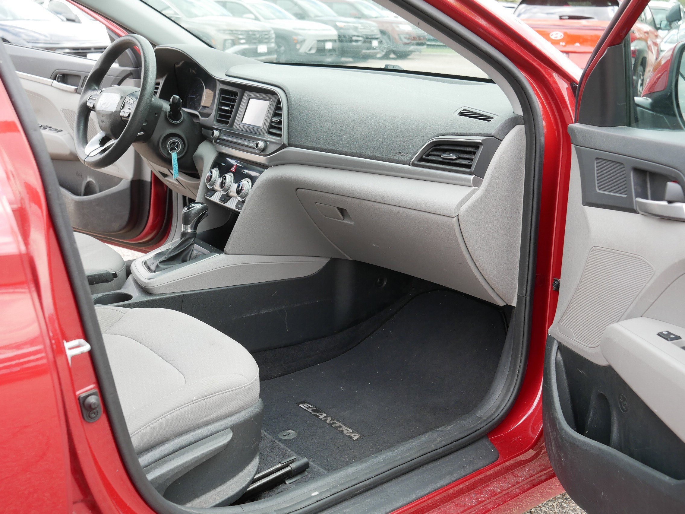 Used 2019 Hyundai Elantra SE FWD image 18