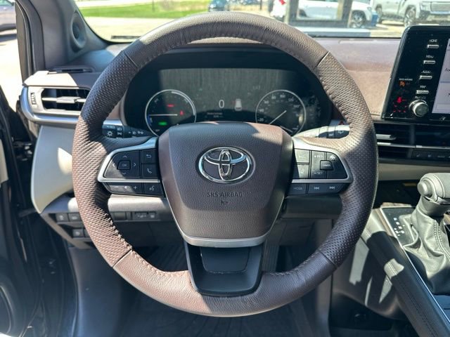 Used 2024 Toyota Sienna Platinum AWD/4WD image 23