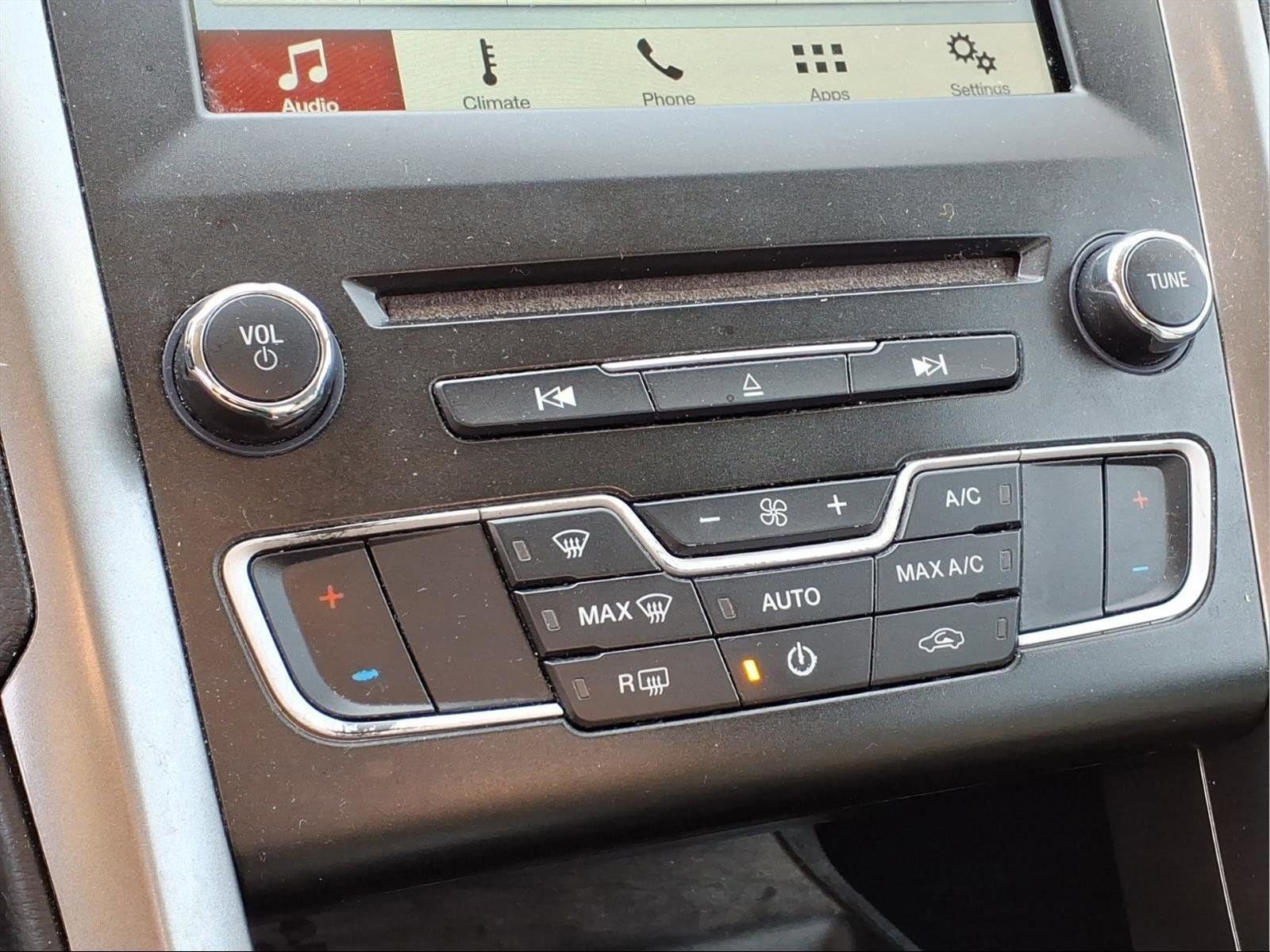 Used 2018 Ford Fusion SE w/ Fusion SE Technology Package image 7