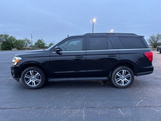 Used 2024 Ford Expedition XLT RWD image 2