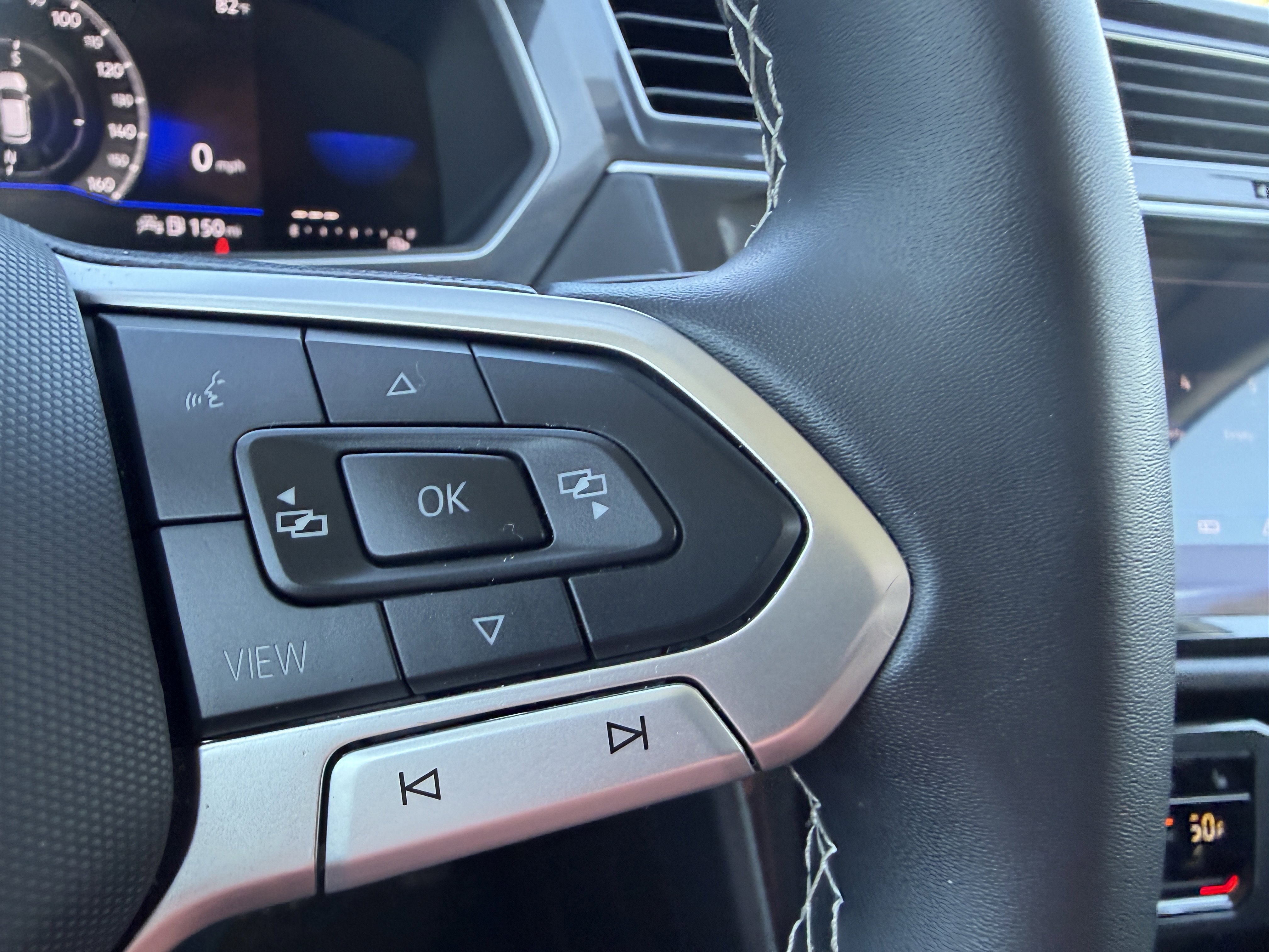 Used 2024 Volkswagen Tiguan SE image 29