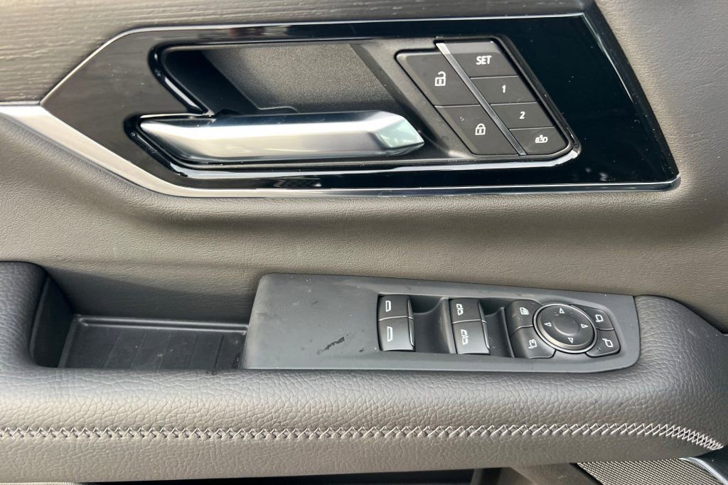 New 2026 GMC Yukon XL Denali w/ Sun & Power Step Package image 8