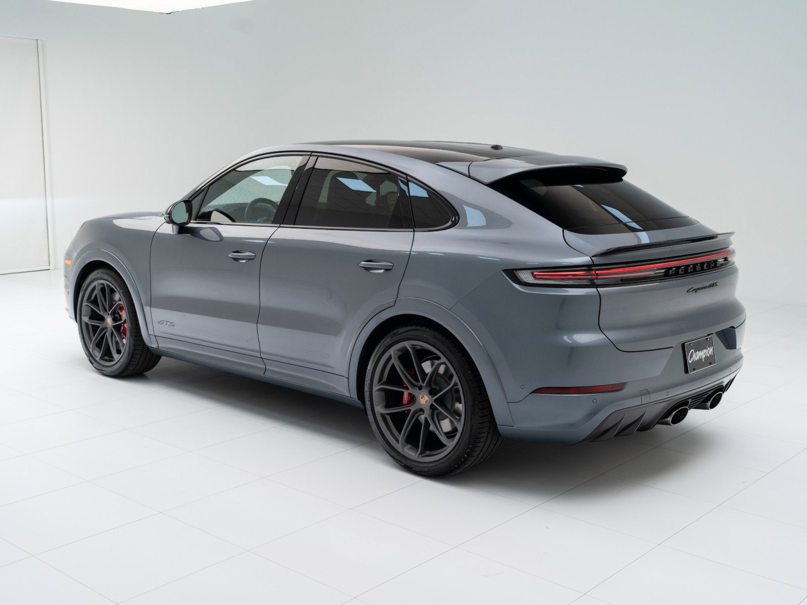 New 2026 Porsche Cayenne GTS image 3