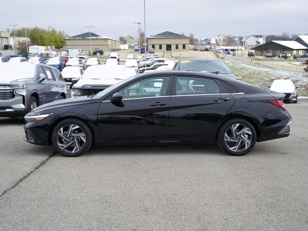 Used 2025 Hyundai Elantra SEL image 9