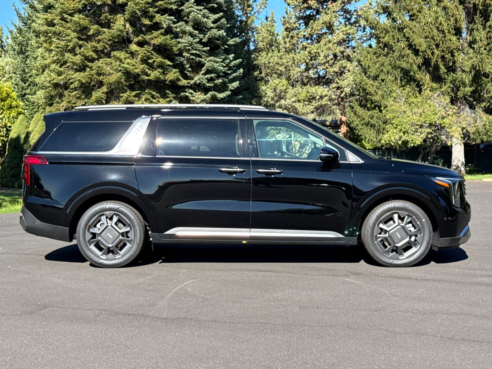 New 2026 Kia Carnival SX image 3