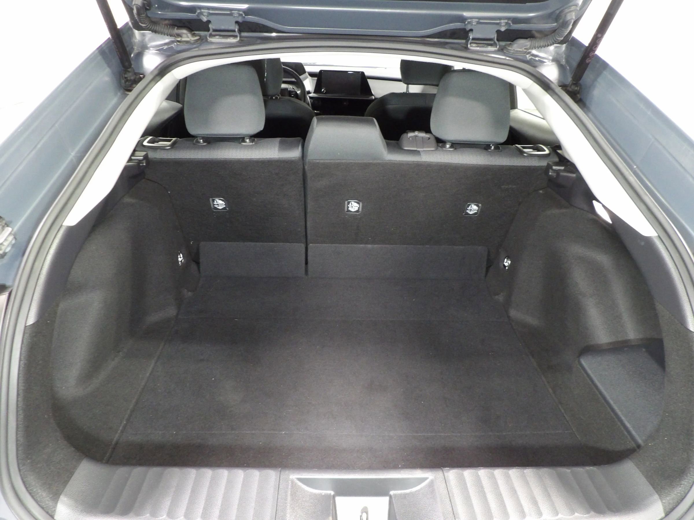 Used 2025 Toyota Prius LE image 8