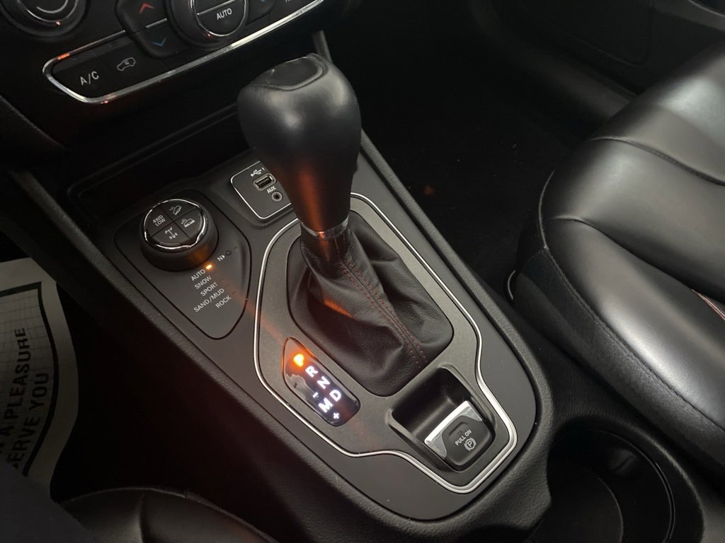 Used 2022 Jeep Cherokee Trailhawk w/ Comfort/Convenience Group image 25