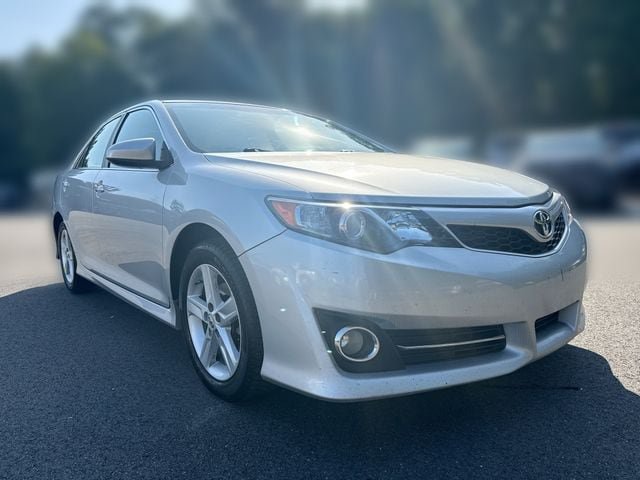Used 2012 Toyota Camry SE FWD image 2