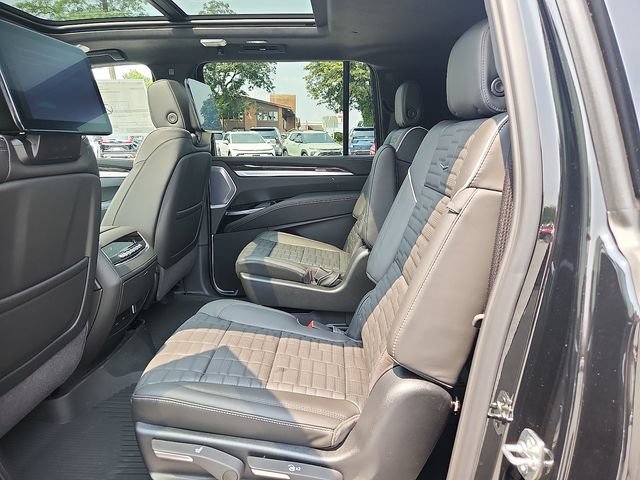 New 2026 Cadillac Escalade ESV Platinum Luxury w/ LPO, Radiant Package AWD/4WD image 6