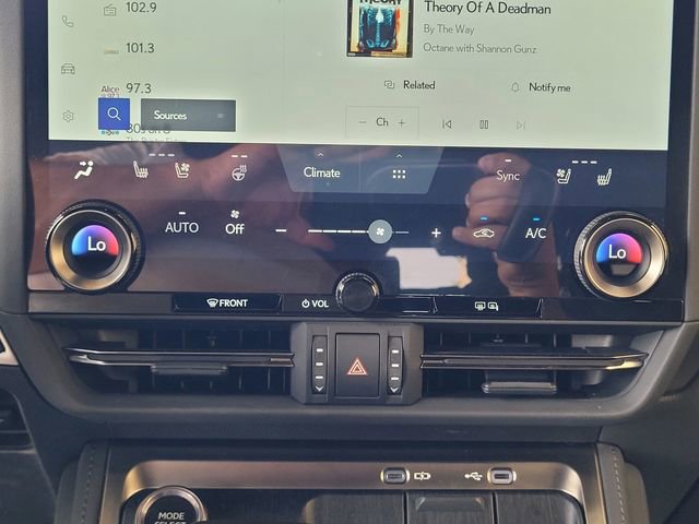 Used 2024 Lexus GX 550 image 25