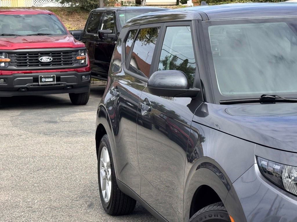 Used 2023 Kia Soul LX w/ Option Group 015 FWD image 5