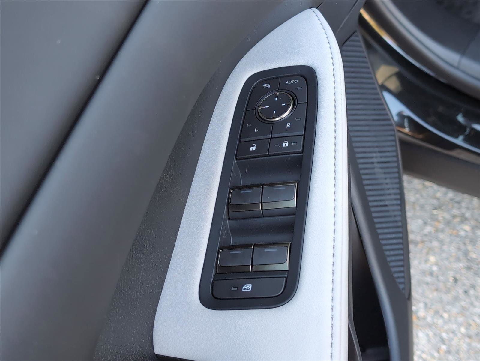 Used 2025 Lexus RX 350 Premium image 12