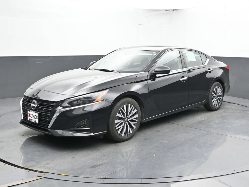 Used 2025 Nissan Altima 2.5 SV FWD image 8