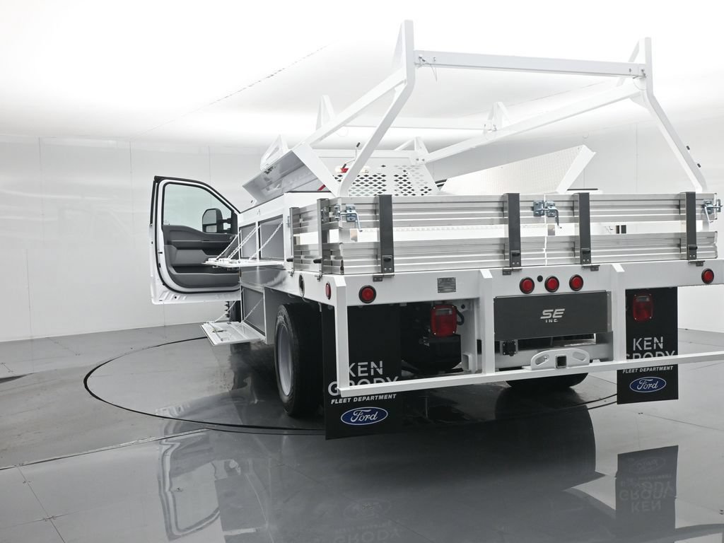 New 2025 Ford F550 4x4 Regular Cab Super Duty image 38