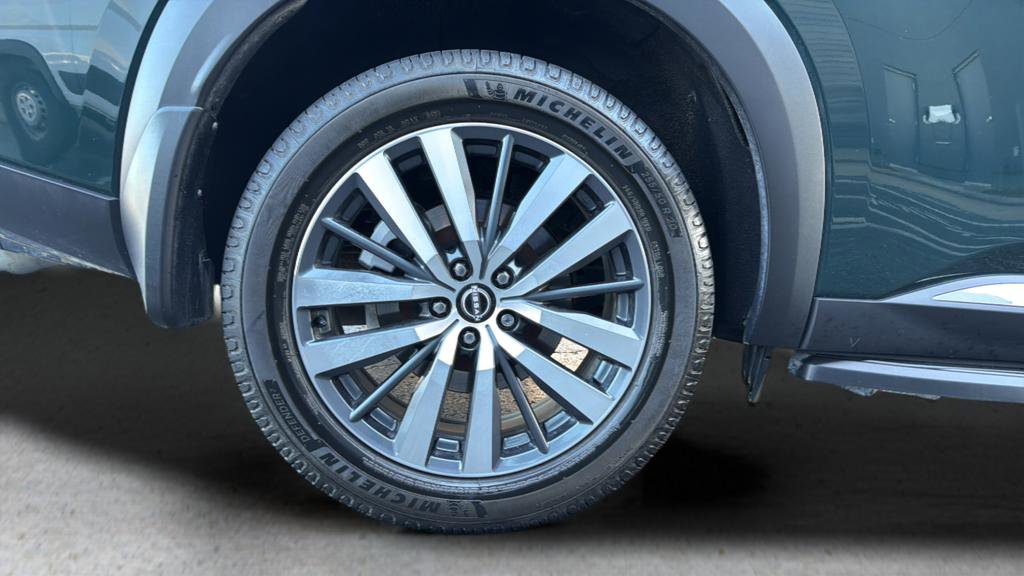 Certified 2022 Nissan Pathfinder Platinum w/ Lighting Package (N93) image 13