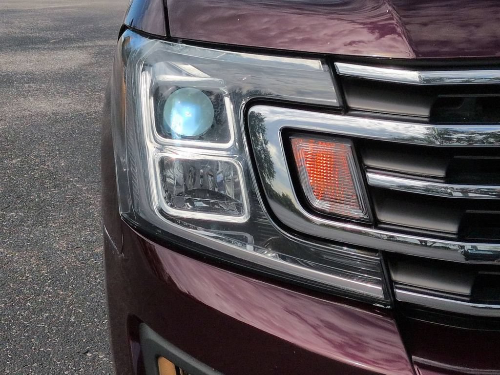 Used 2020 Ford Expedition XLT w/ Equipment Group 202A RWD image 10