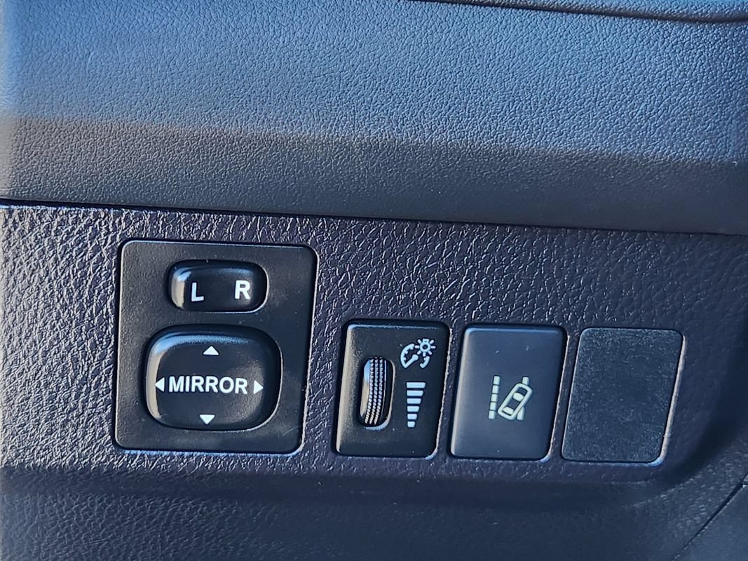 Used 2018 Toyota RAV4 LE w/ All Weather Liner Package AWD/4WD image 24