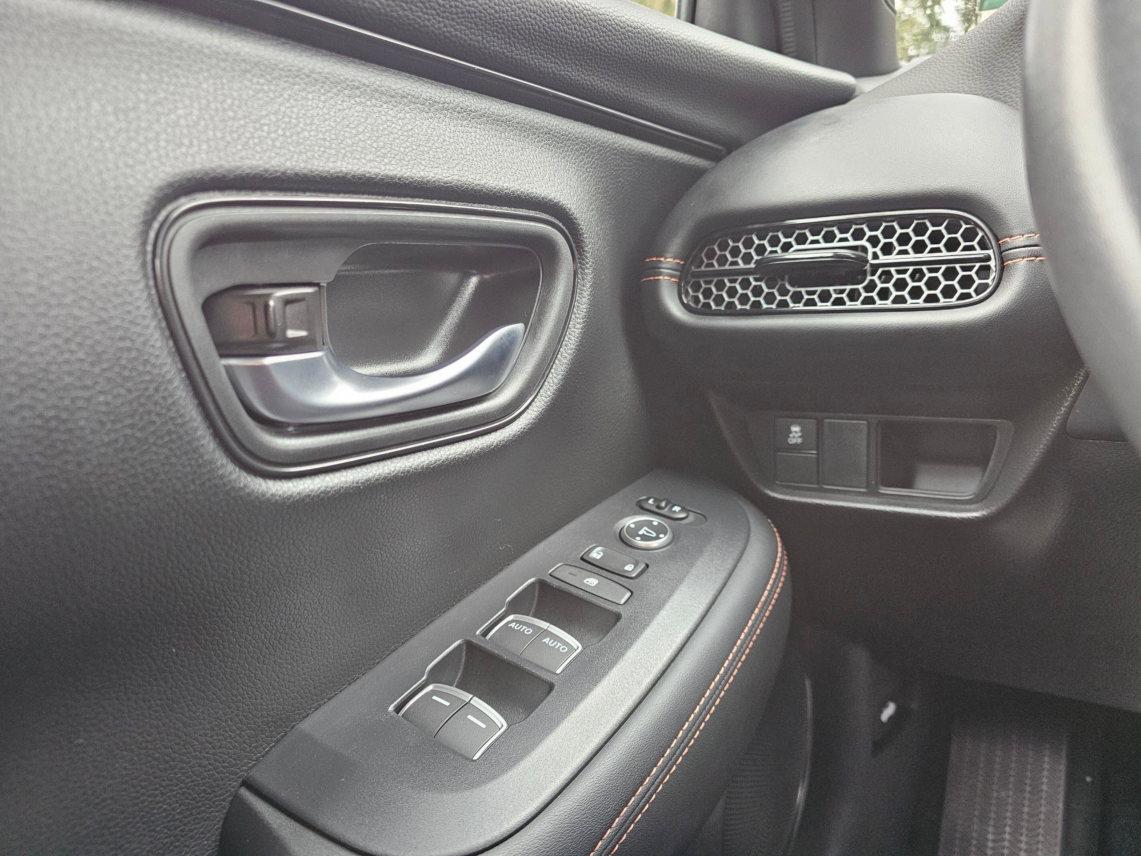 Certified 2025 Honda HR-V Sport image 32