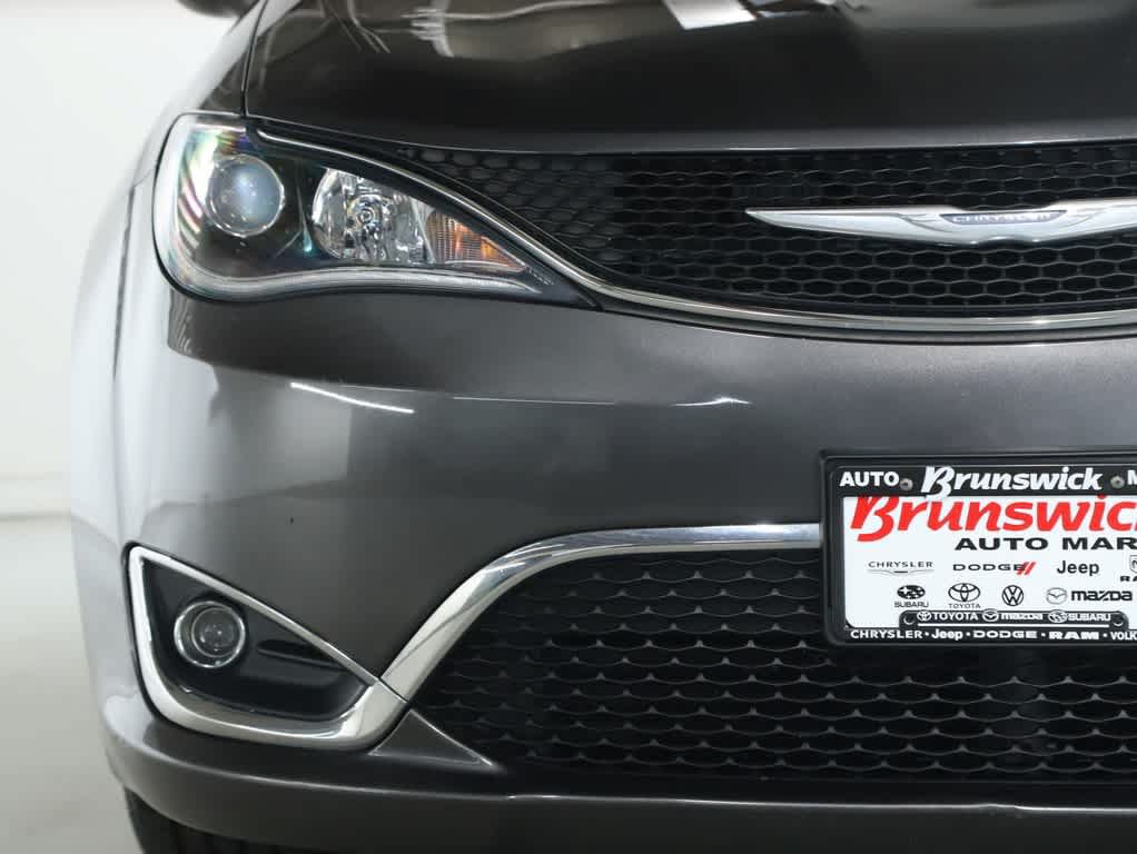 Used 2017 Chrysler Pacifica Touring-L Plus w/ Tire & Wheel Group FWD image 6