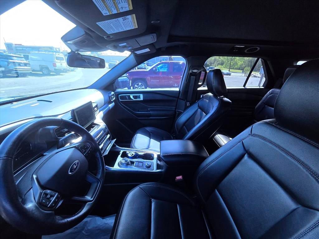 Used 2020 Ford Explorer XLT w/ Equipment Group 202A image 4