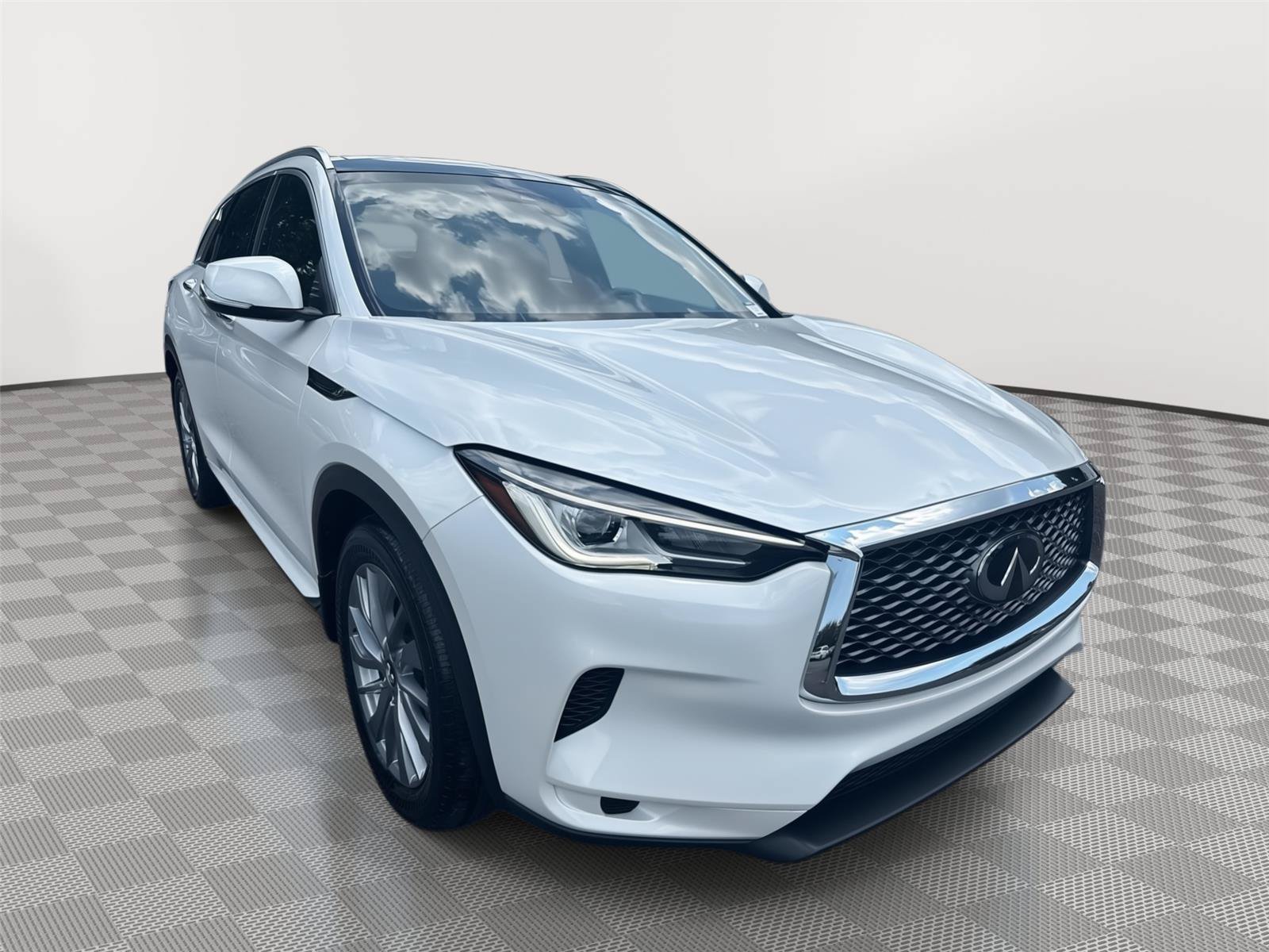 Certified 2025 INFINITI QX50 Luxe AWD/4WD image 4
