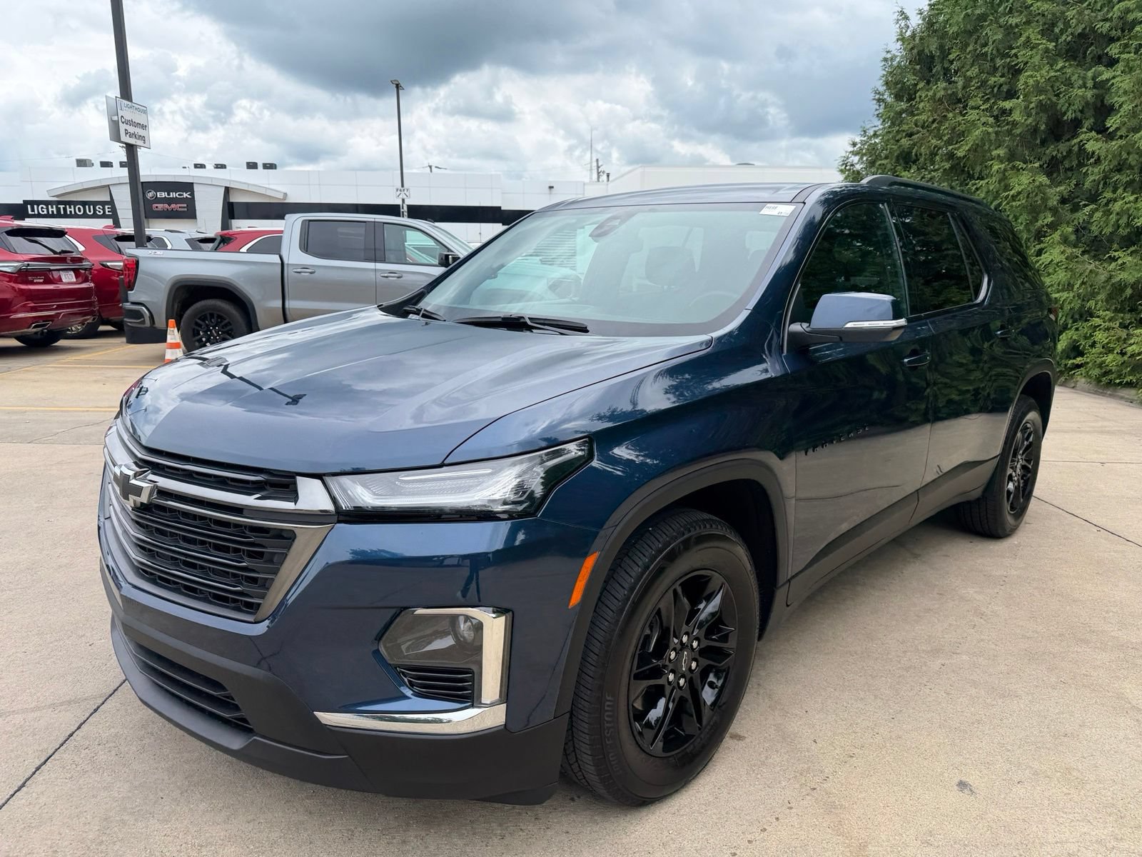 Used 2023 Chevrolet Traverse LT FWD image 7