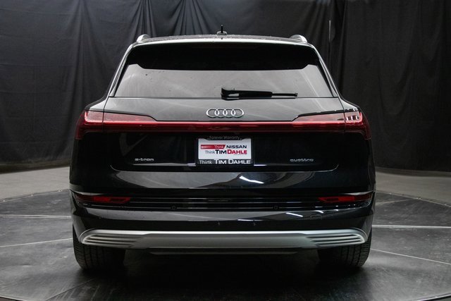 Used 2022 Audi e-tron Premium Plus w/ Premium Plus Package image 11