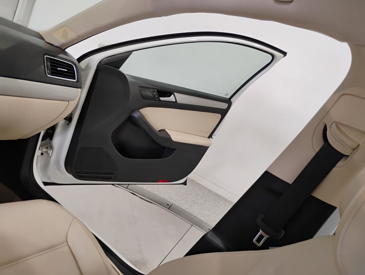 Used 2016 Volkswagen Jetta SE FWD image 31