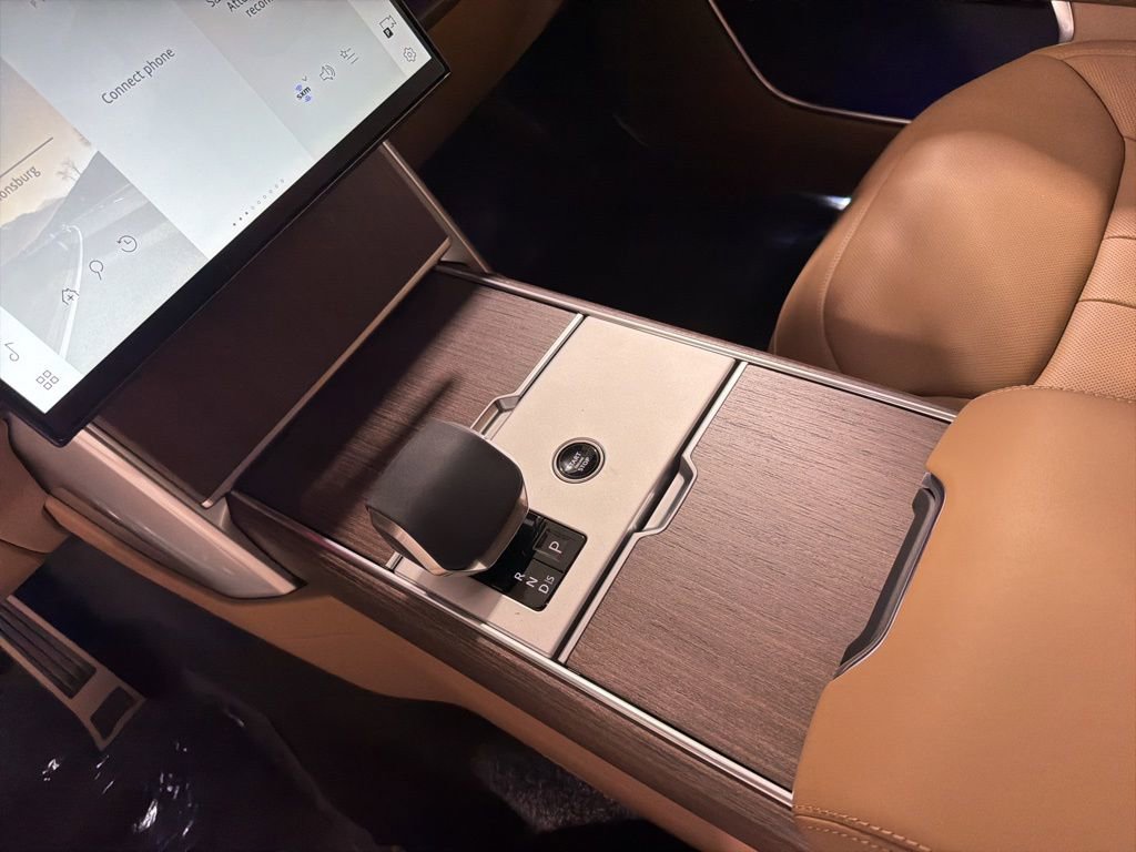 New 2026 Land Rover Range Rover SE image 17