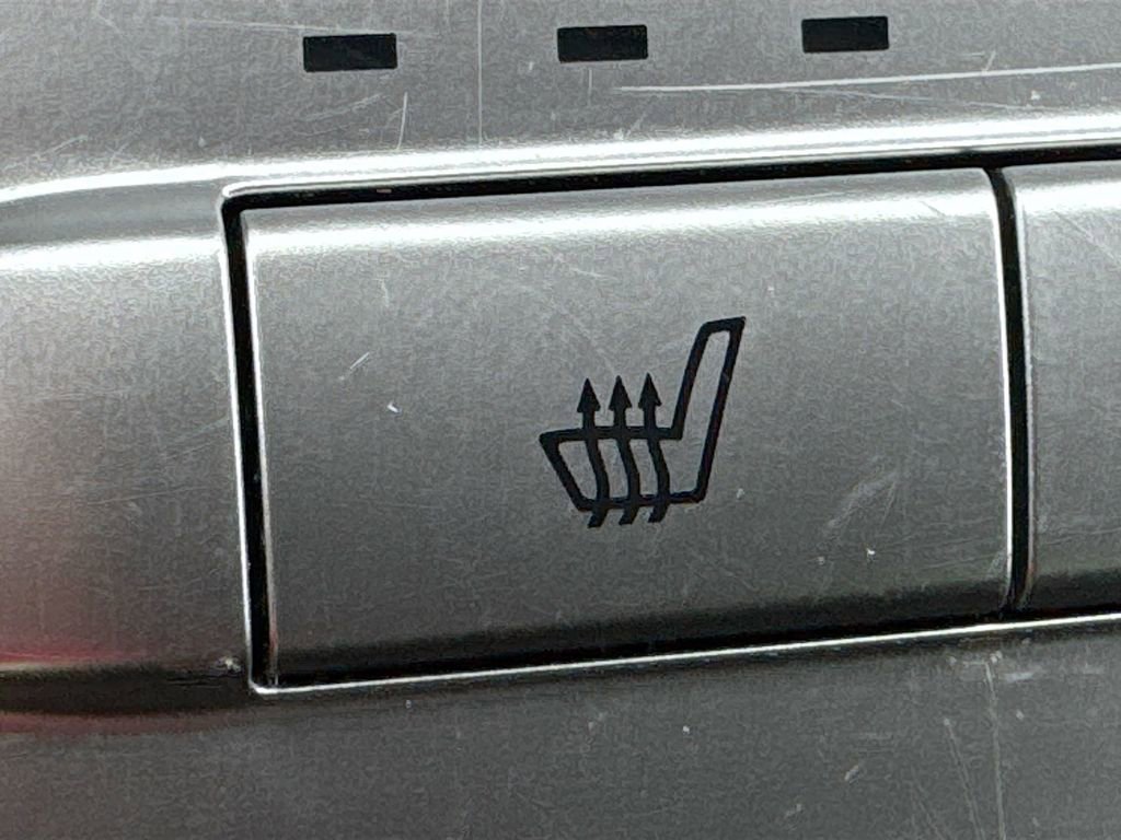 Used 2023 Kia Carnival LX image 25