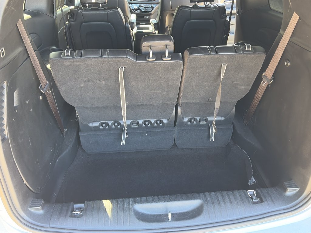 Used 2025 Chrysler Pacifica Select FWD image 32