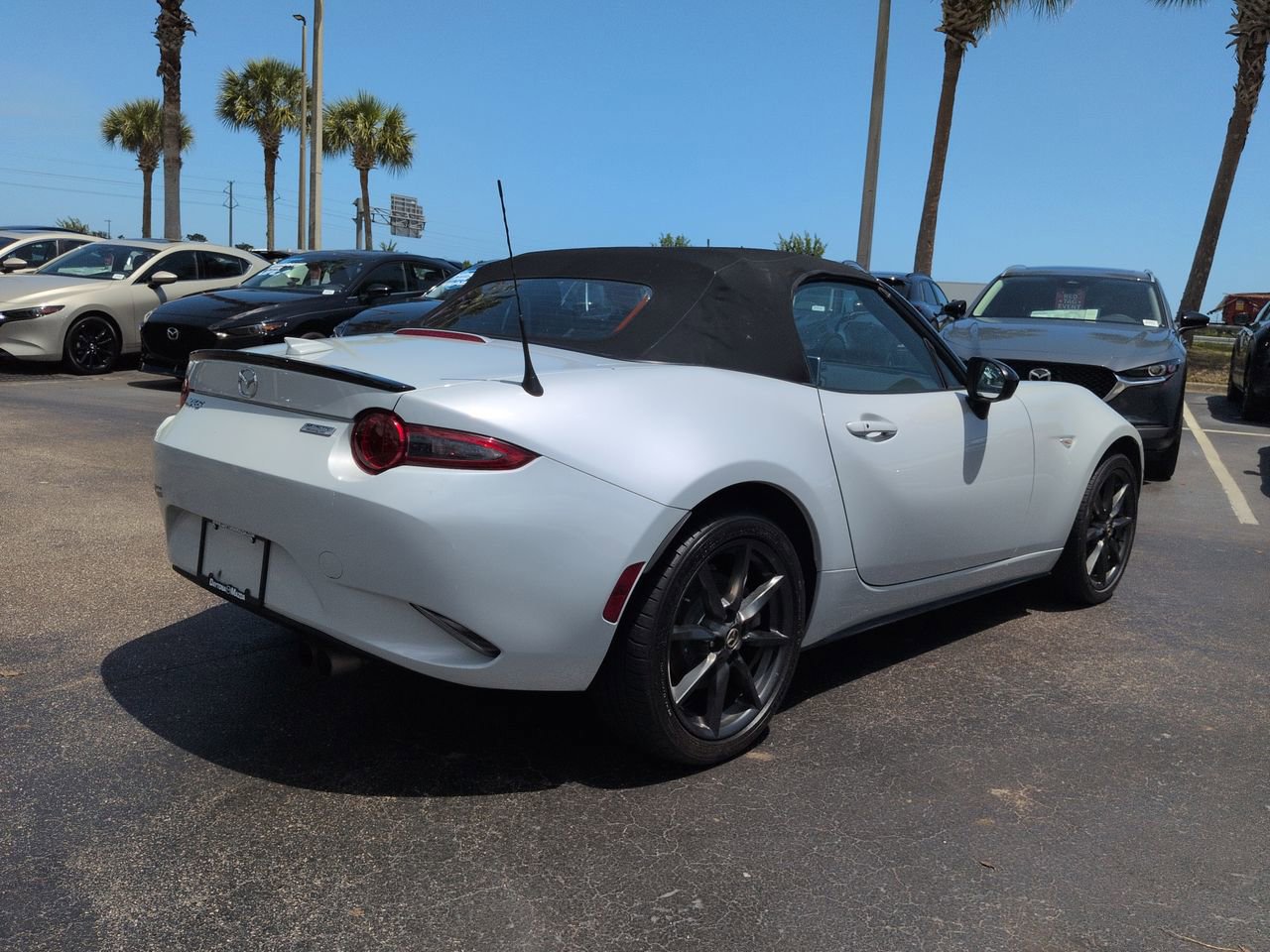 Used 2016 MAZDA MX-5 Miata Club RWD image 4