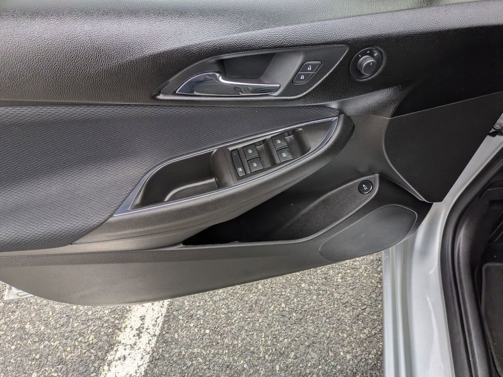 Used 2017 Chevrolet Cruze LT w/ Convenience Package image 9