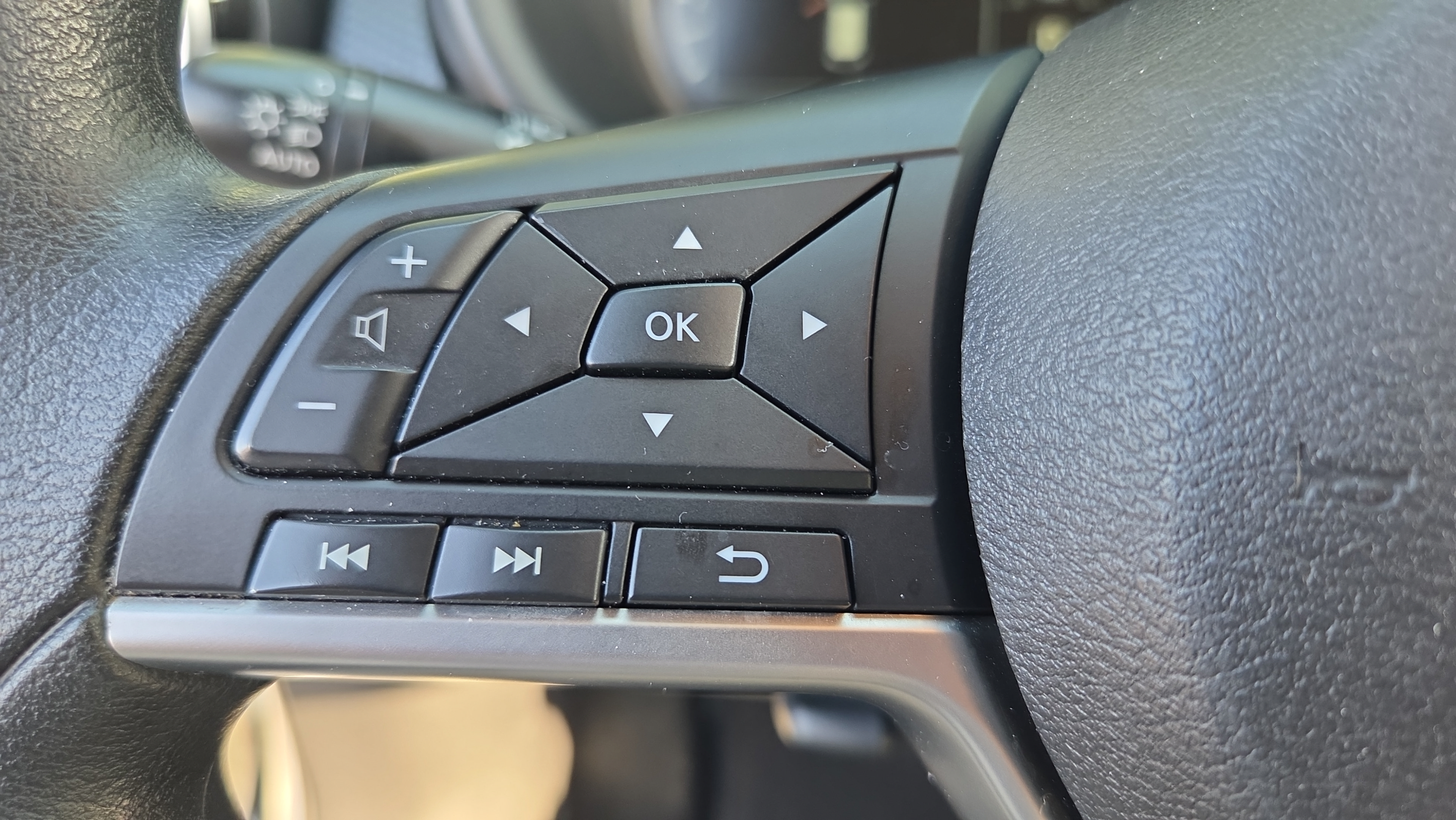 Used 2023 Nissan Kicks SV FWD image 24