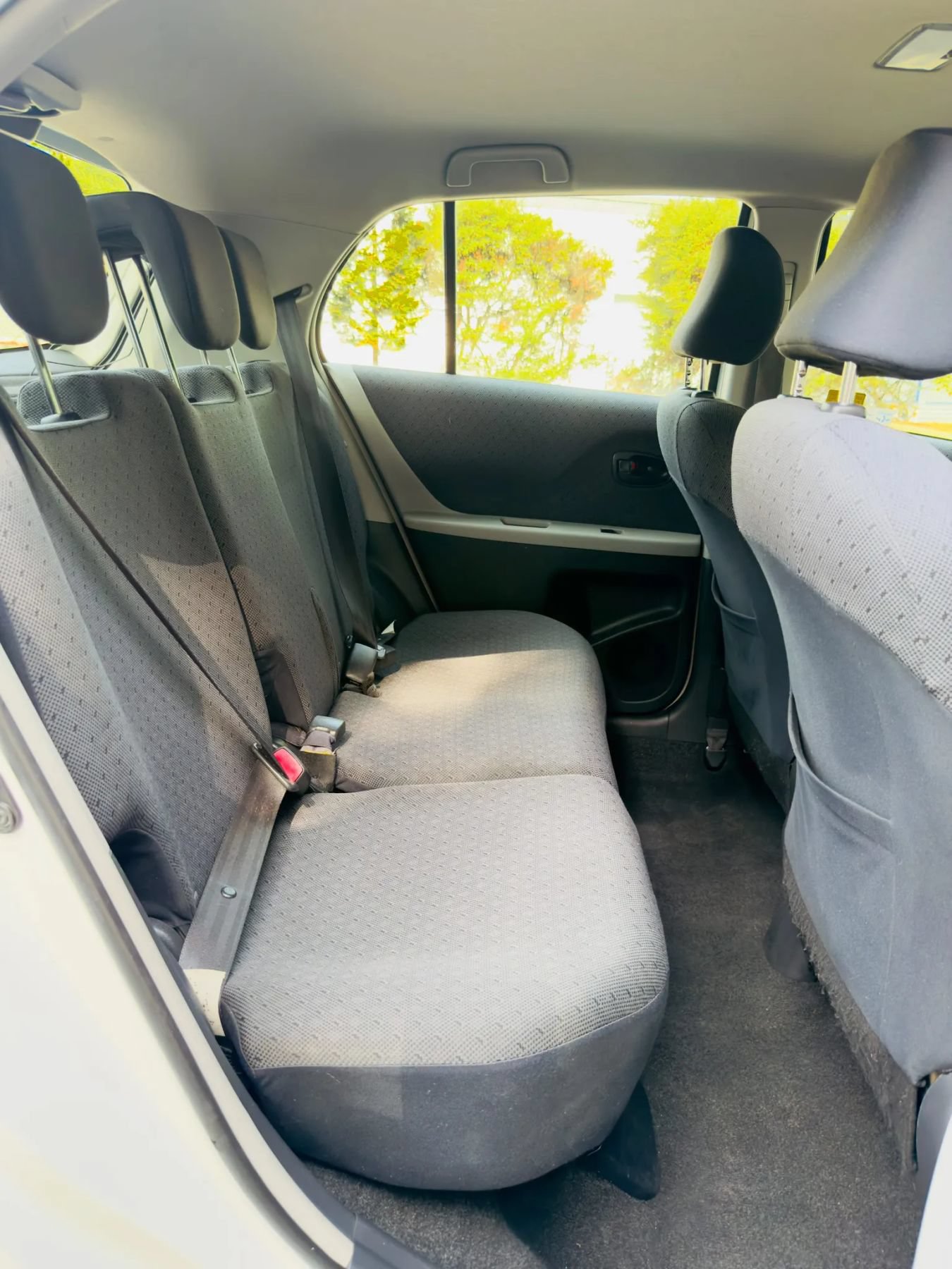Used 2010 Toyota Yaris 4-Door Hatchback FWD image 12