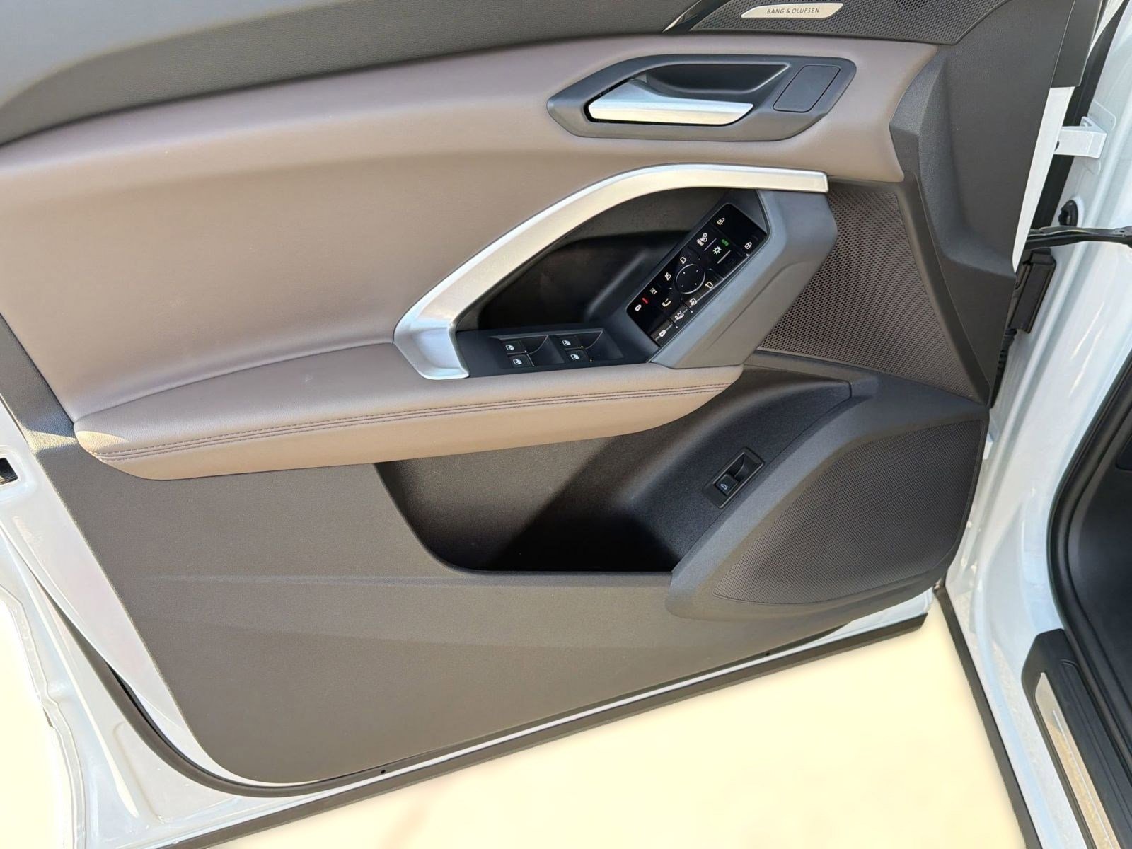 Used 2025 Audi Q5 Premium Plus w/ Premium Plus image 12