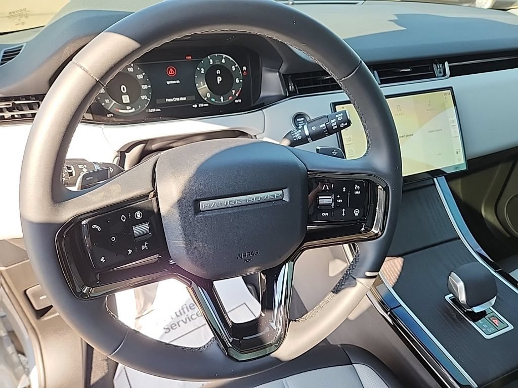 Used 2025 Land Rover Range Rover Evoque Dynamic SE AWD/4WD image 9