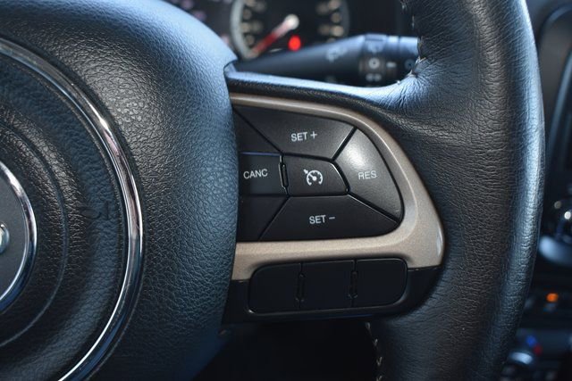 Used 2017 Jeep Renegade Limited image 19