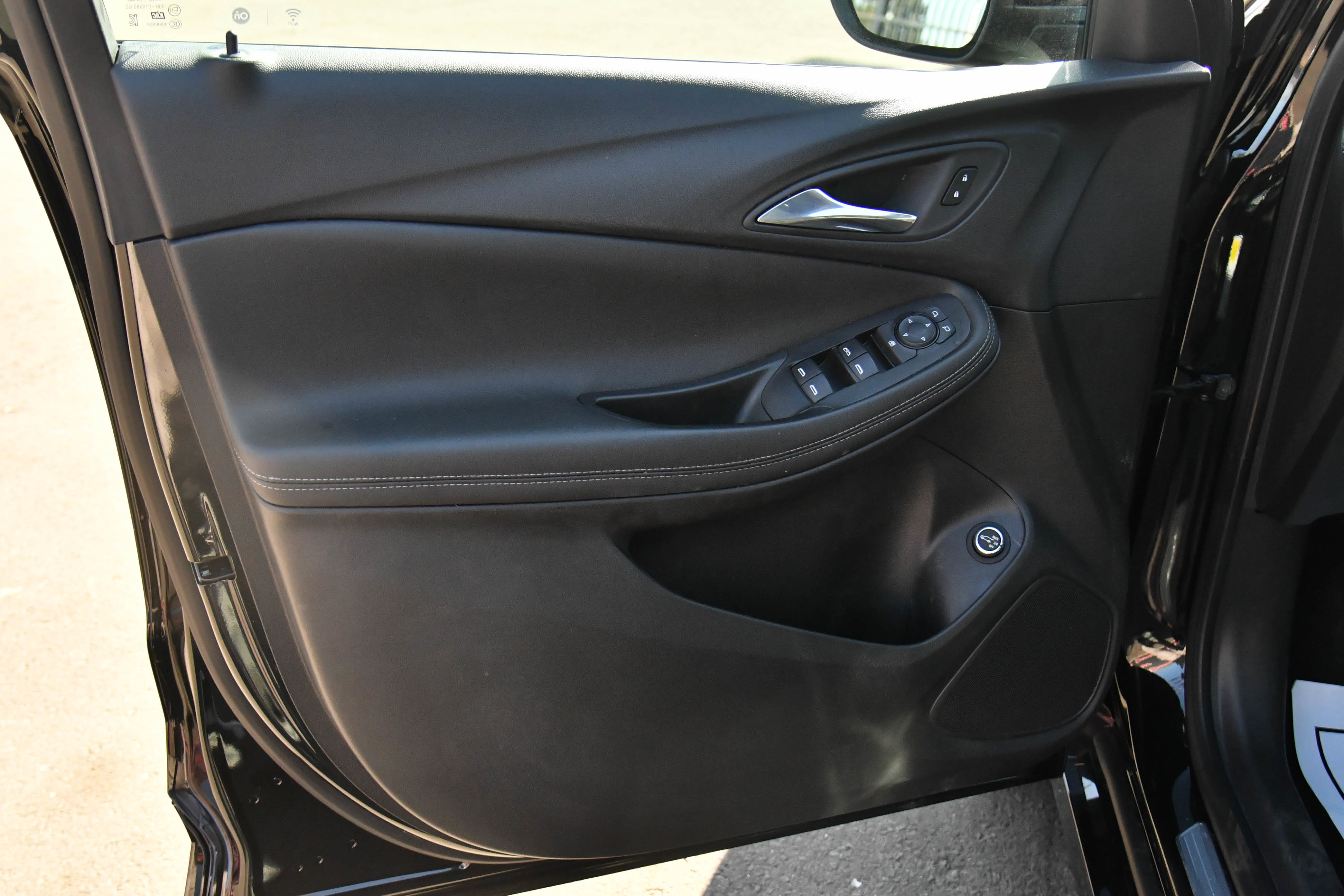 Used 2023 Buick Encore GX Select w/ Sport Touring Package image 13