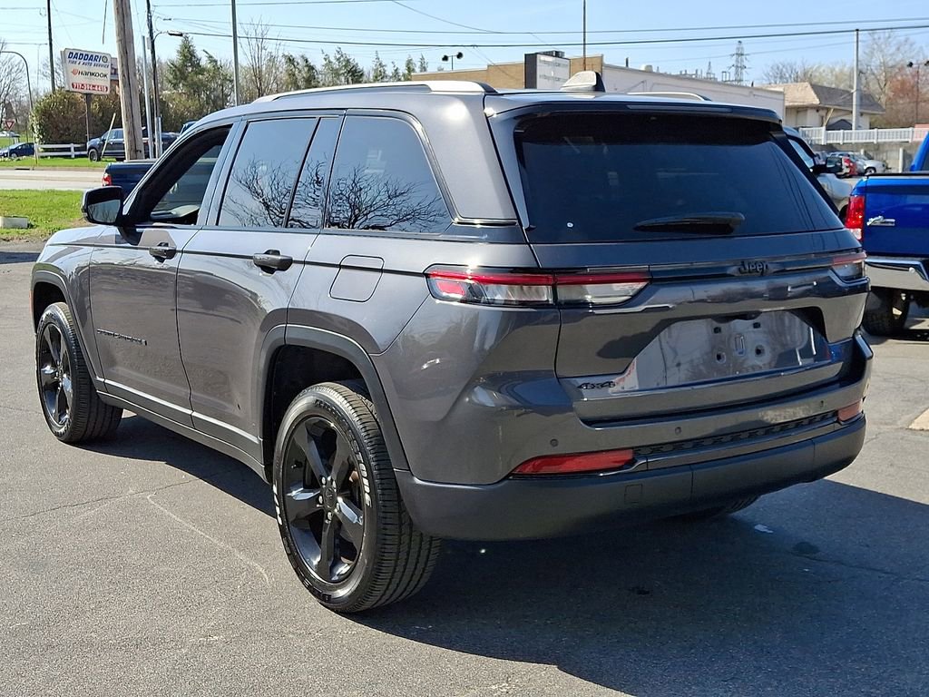 Used 2025 Jeep Grand Cherokee Altitude image 7