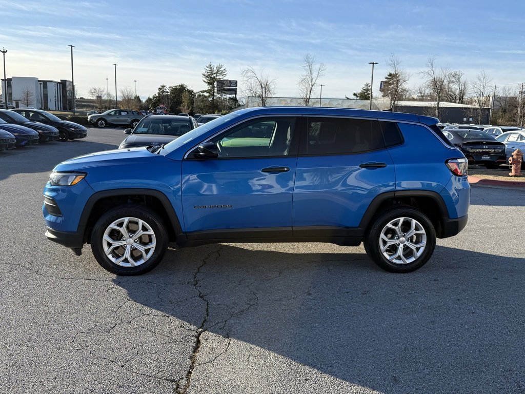 Used 2024 Jeep Compass Sport image 3