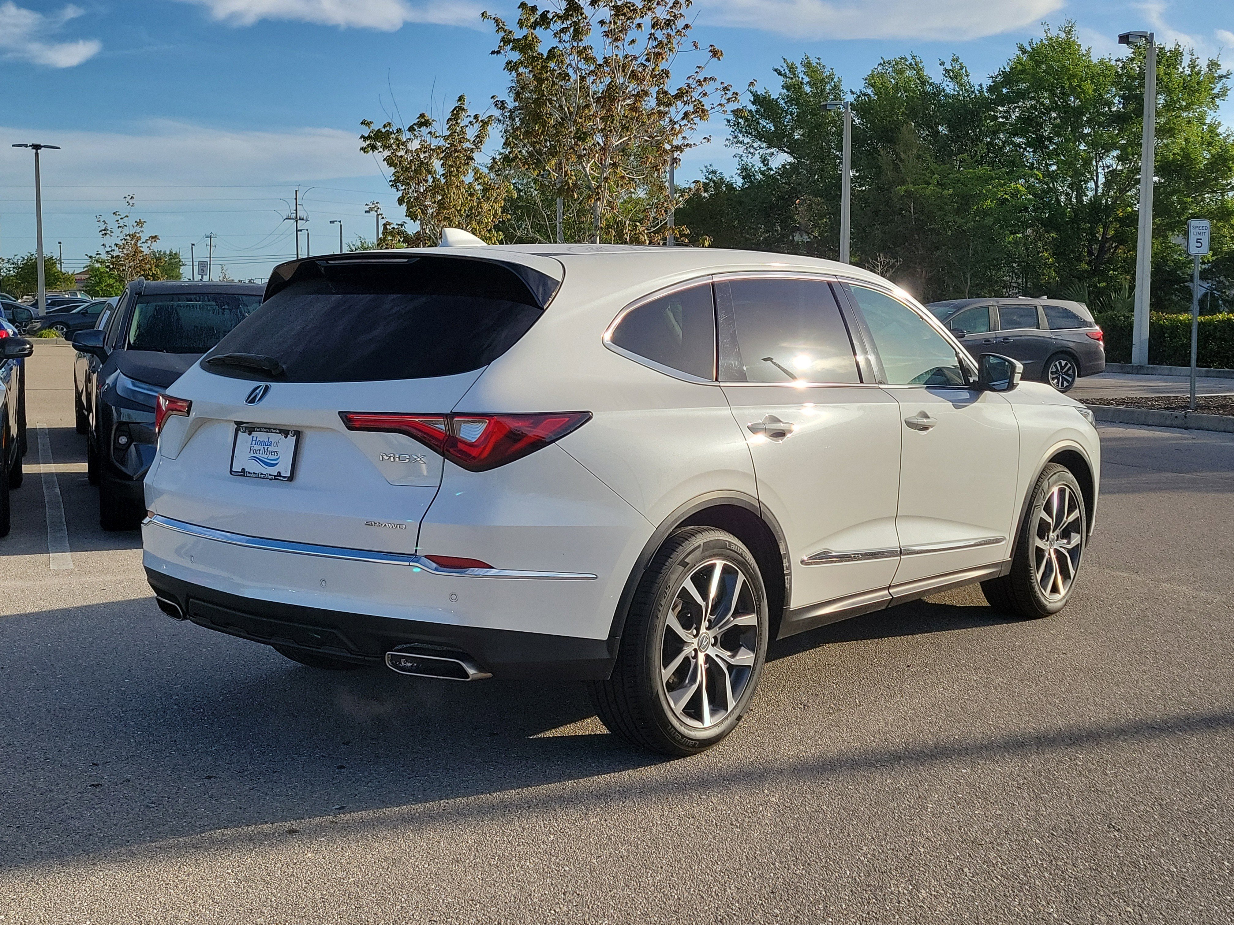 Used 2023 Acura MDX SH-AWD w/ Technology Package image 6