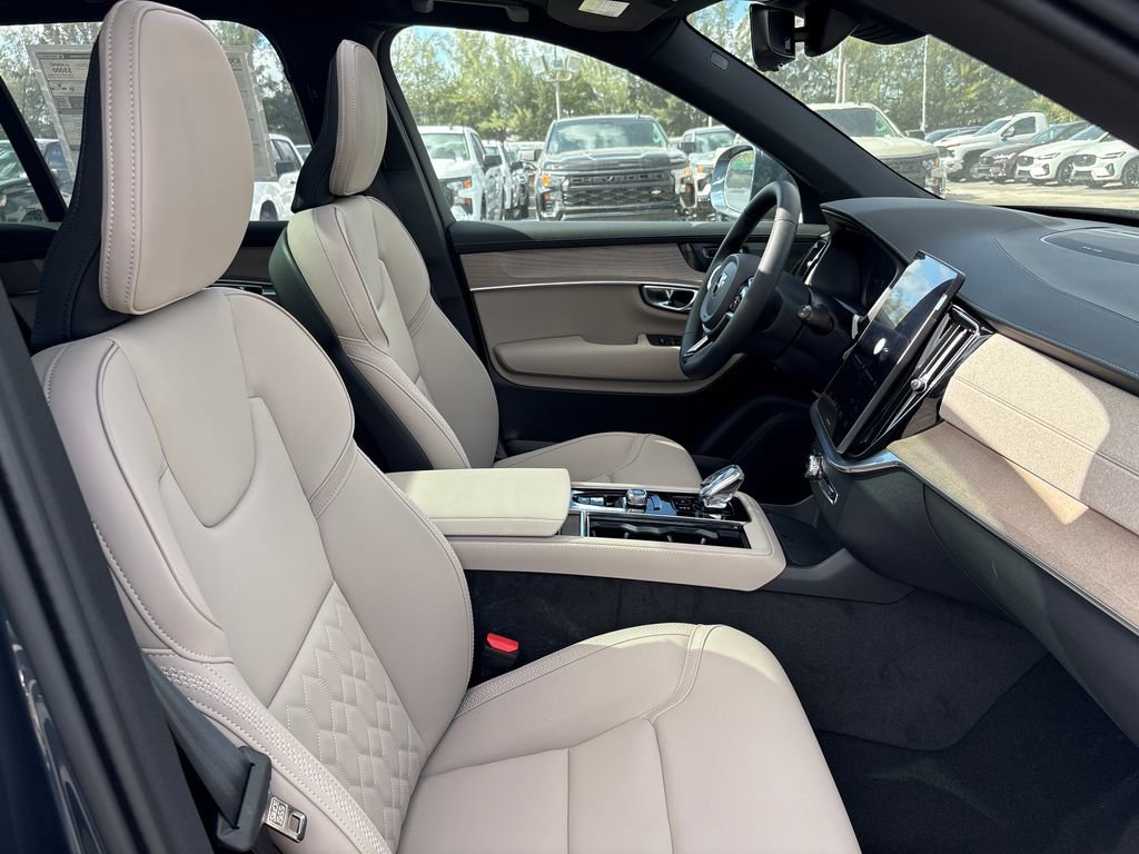 New 2026 Volvo XC90 B6 Plus image 16