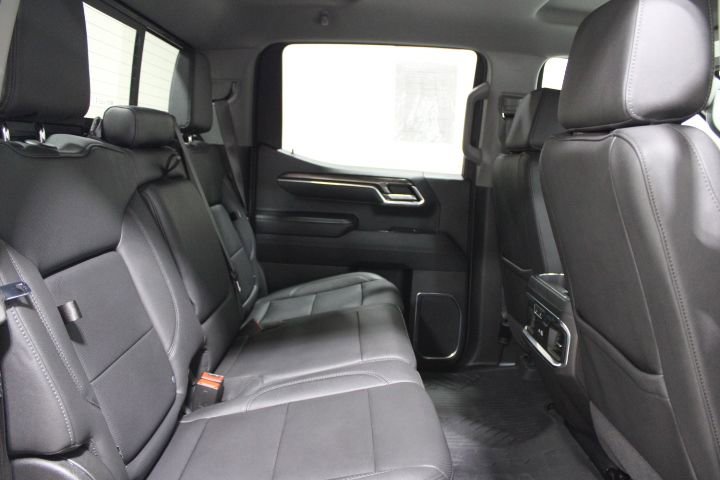 Used 2025 Chevrolet Silverado 1500 LTZ image 31